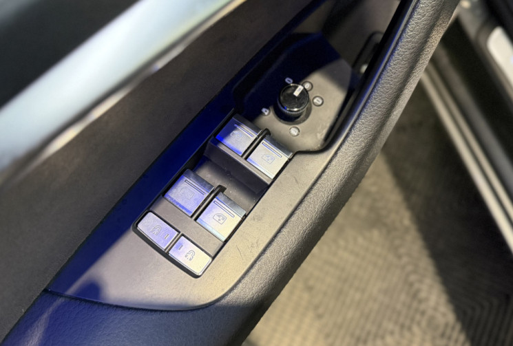 Audi A6 Avant TDI 204 ch S line S tronic 7 / entretien complet / attelage / toit ouvrant