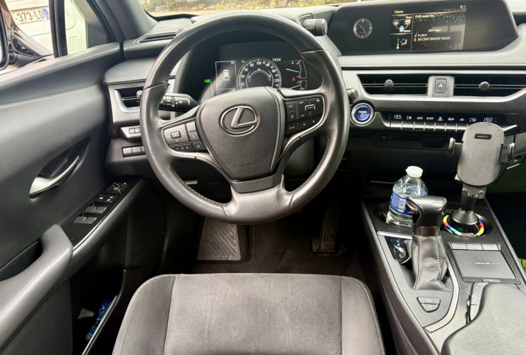 Lexus UX 250h Hybrid PREMIUM Edition MY21 / Tres bon état / 