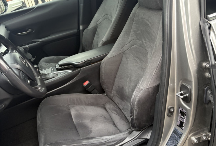 Lexus UX 250h Hybrid PREMIUM Edition MY21 / Tres bon état / 