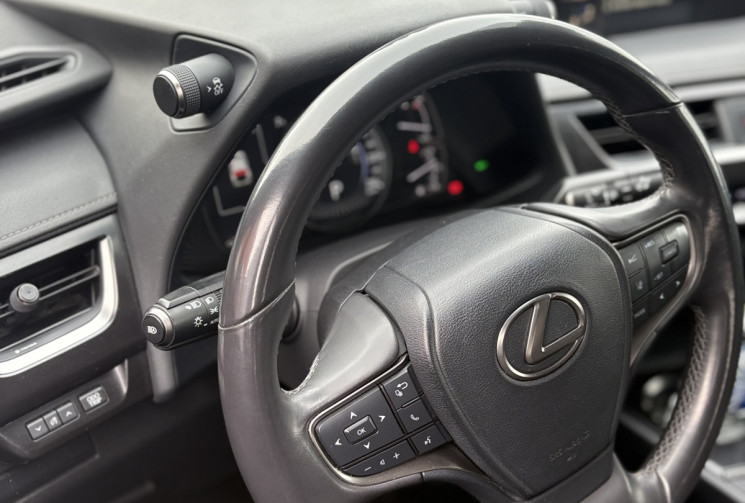 Lexus UX 250h Hybrid PREMIUM Edition MY21 / Tres bon état / 