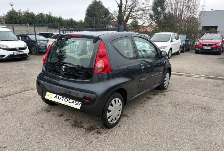 Peugeot 107 1.0 / 68 CH / TRENDY 
