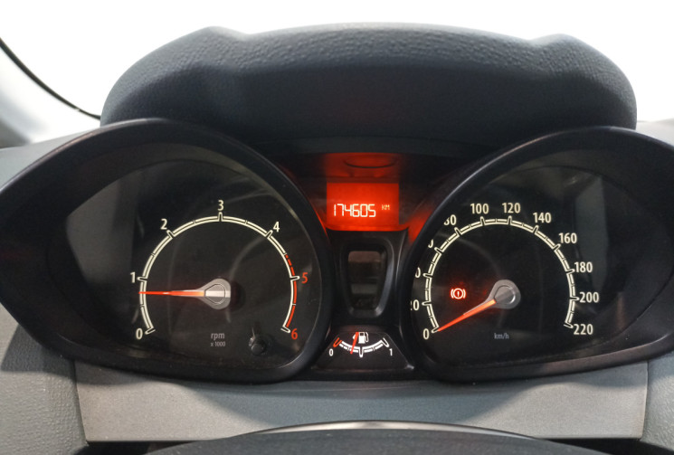 Ford Fiesta 1.4 TDCi 68 ch Trend / entretien à jour / factures disponibles