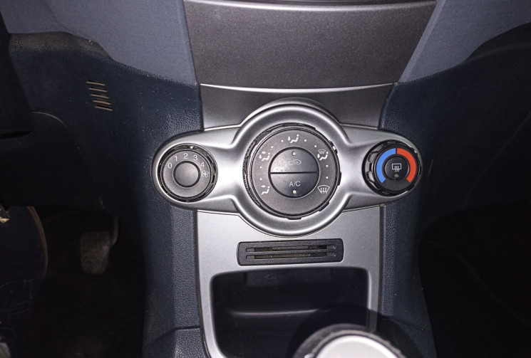 Ford Fiesta 1.4 TDCi 68 ch Trend / entretien à jour / factures disponibles