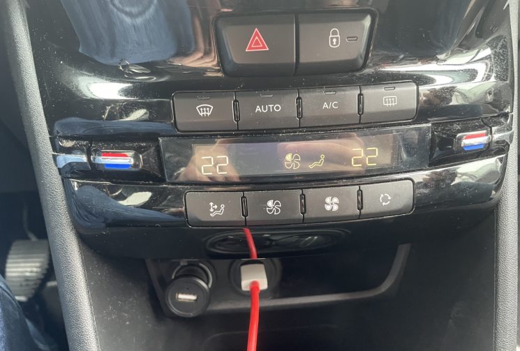 Peugeot 208 1.5 bluehdi 100 ch active Business Sieges chauffants*Apple carplay*Entretien a jour 