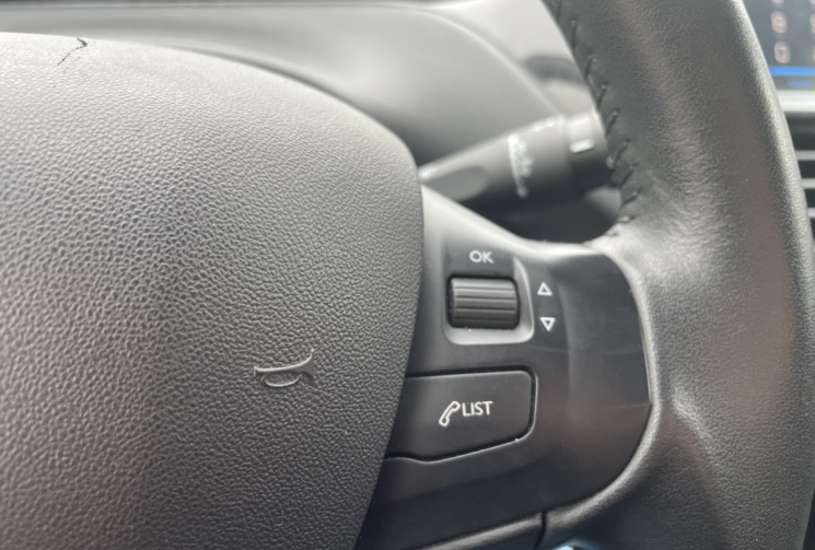 Peugeot 208 1.5 bluehdi 100 ch active Business Sieges chauffants*Apple carplay*Entretien a jour 