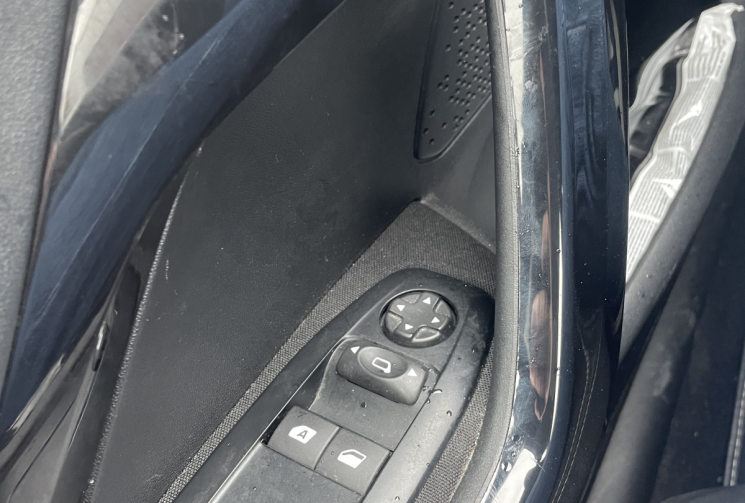 Peugeot 208 1.5 bluehdi 100 ch active Business Sieges chauffants*Apple carplay*Entretien a jour 