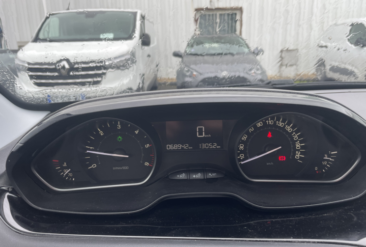 Peugeot 208 1.5 bluehdi 100 ch active Business Sieges chauffants*Apple carplay*Entretien a jour 