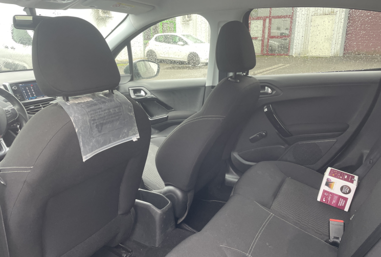 Peugeot 208 1.5 bluehdi 100 ch active Business Sieges chauffants*Apple carplay*Entretien a jour 