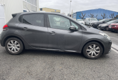 Peugeot 208 1.5 bluehdi 100 ch active Business Sieges chauffants*Apple carplay*Entretien a jour 