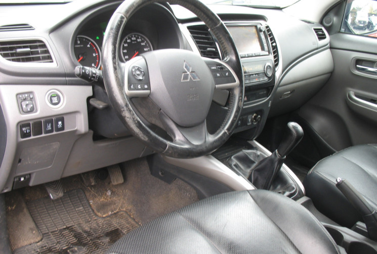 Mitsubishi L200 III Pickup double cabine 4WD 2.4L DI-D 181cv 4x4 Pour PRO de l'AUTO