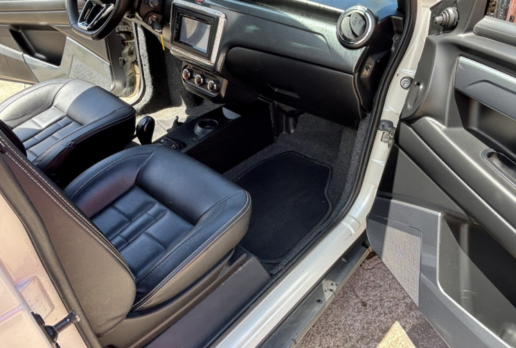 Ligier JS 60 / sans permis / boite auto, clim, caméra