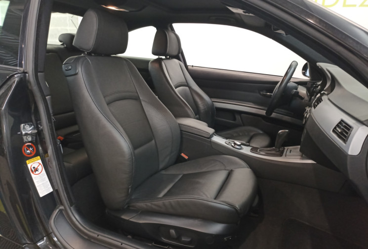 BMW SERIE 3 COUPE 330 xi E92 272 ch Pack M – entretien à jour – vidange de boîte effectuée