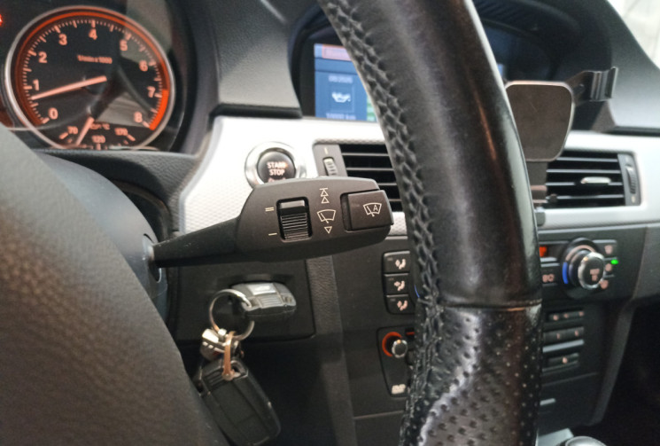 BMW SERIE 3 COUPE 330 xi E92 272 ch Pack M – entretien à jour – vidange de boîte effectuée