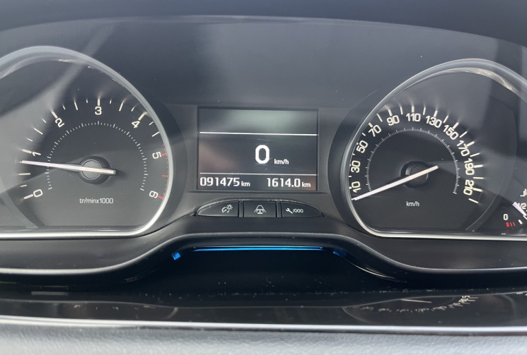 Peugeot 208 GT 1.6 HDi 92 Ch