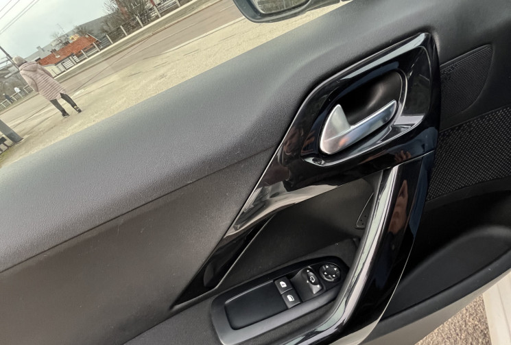 Peugeot 208 GT 1.6 HDi 92 Ch