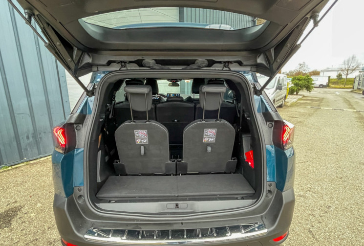 Peugeot 5008 PEUGEOT 5008 ALLURE 7 PLACES GARANTIE CONSTRUCTEUR 06/2026  CARNET PEUGEOT  CUIR NOIR 