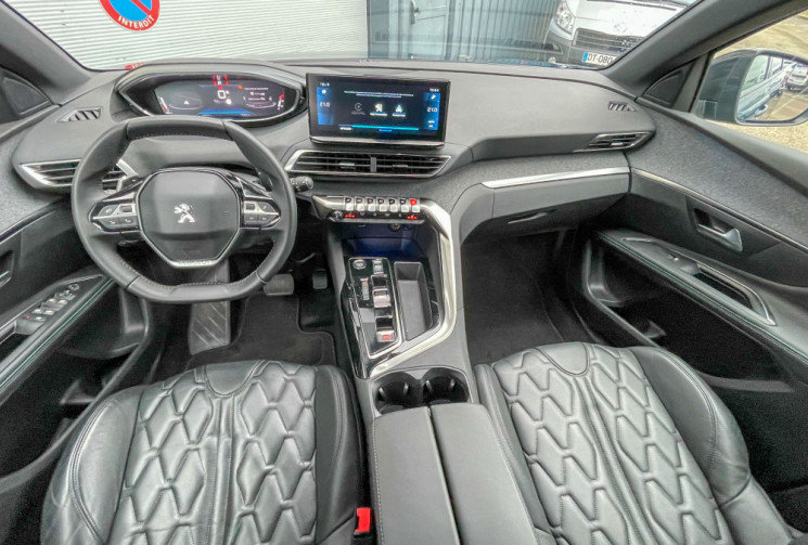 Peugeot 5008 PEUGEOT 5008 ALLURE 7 PLACES GARANTIE CONSTRUCTEUR 06/2026  CARNET PEUGEOT  CUIR NOIR 