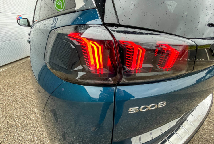 Peugeot 5008 PEUGEOT 5008 ALLURE 7 PLACES GARANTIE CONSTRUCTEUR 06/2026  CARNET PEUGEOT  CUIR NOIR 