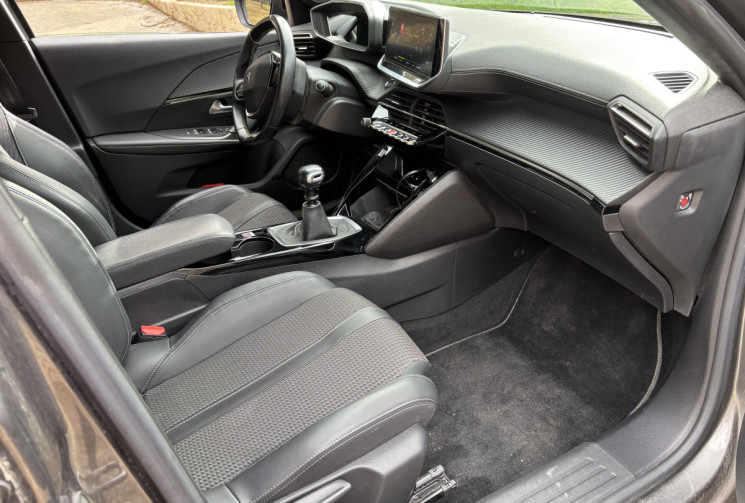 Peugeot 2008 PEUGEOT 2008 GT 130cv APPLE CARPLAY - VIRTUAL COCKPIT 3D - COMMANDE VOLANT - CAMERA 360