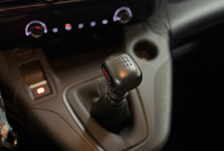 Peugeot Partner Standard 650kg 1.2 110ch Pro - Entretien à jour, Faible kilométrage