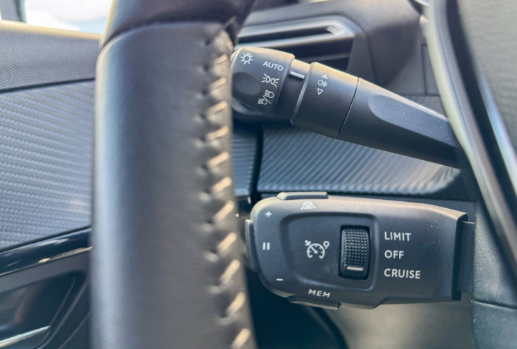 Peugeot 208 1.2 PureTech S&S 100 cv Allure Pack Caméra LED Sièges chauffant Keyless