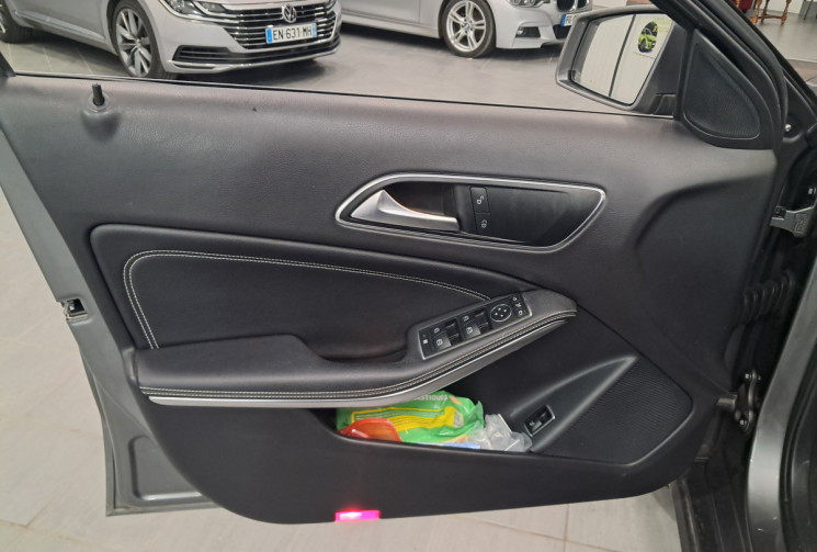 Mercedes GLA 180 D 109 Sensation 7G TOIT OUVRANT- ENTRETIEN A JOUR  - 