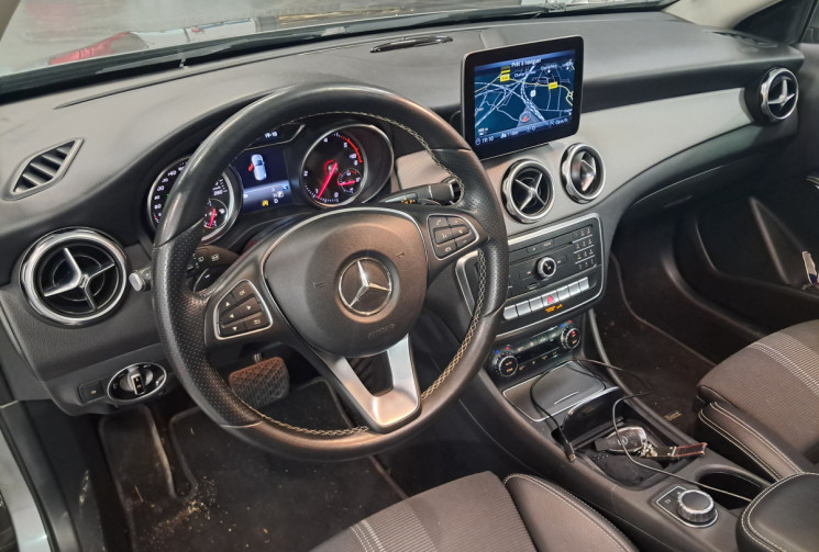 Mercedes GLA 180 D 109 Sensation 7G TOIT OUVRANT- ENTRETIEN A JOUR  - 