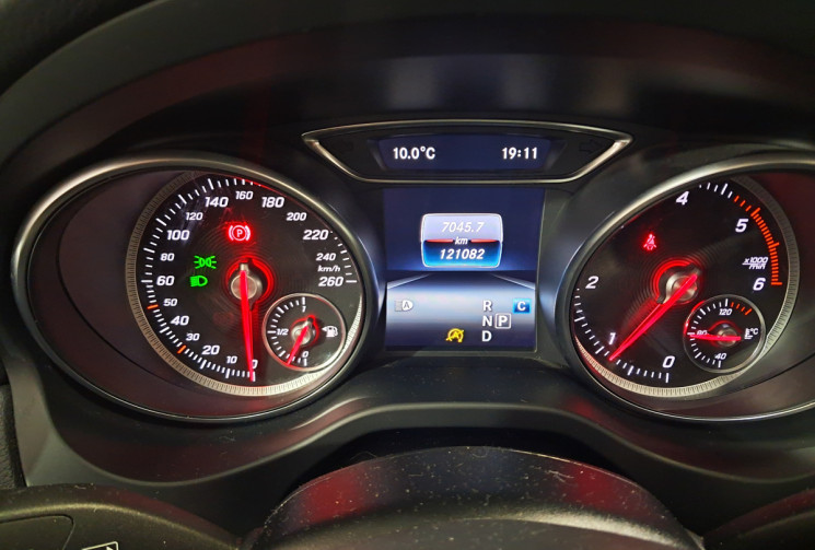 Mercedes GLA 180 D 109 Sensation 7G TOIT OUVRANT- ENTRETIEN A JOUR  - 