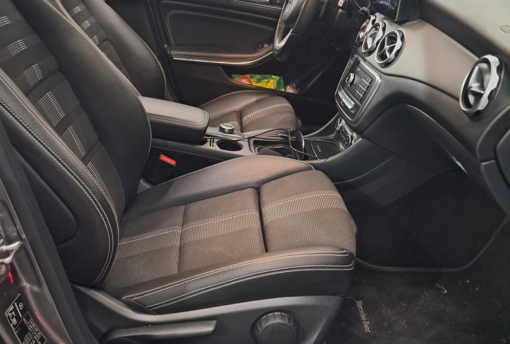 Mercedes GLA 180 D 109 Sensation 7G TOIT OUVRANT- ENTRETIEN A JOUR  - 