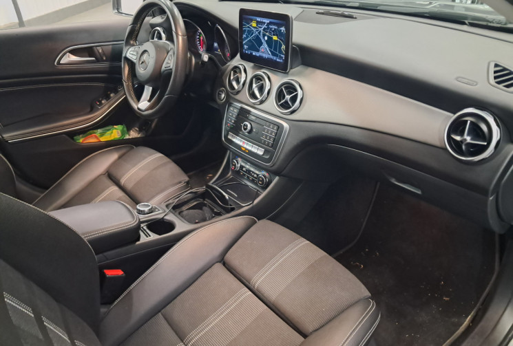 Mercedes GLA 180 D 109 Sensation 7G TOIT OUVRANT- ENTRETIEN A JOUR  - 