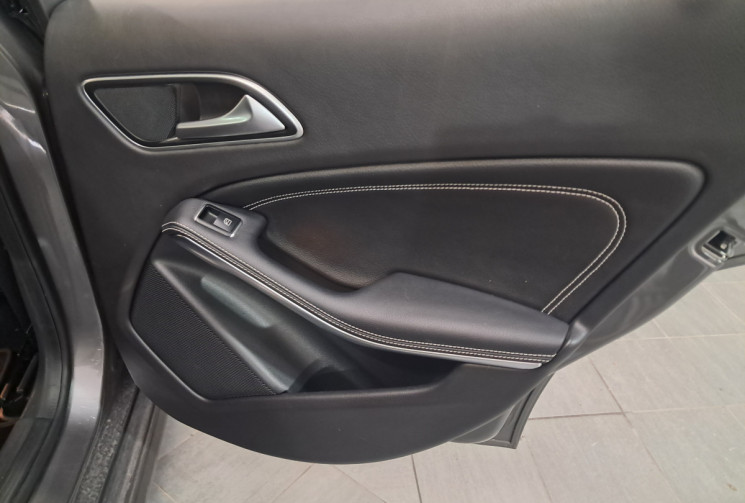 Mercedes GLA 180 D 109 Sensation 7G TOIT OUVRANT- ENTRETIEN A JOUR  - 