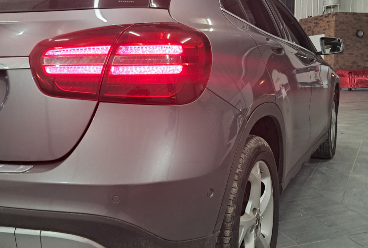 Mercedes GLA 180 D 109 Sensation 7G TOIT OUVRANT- ENTRETIEN A JOUR  - 