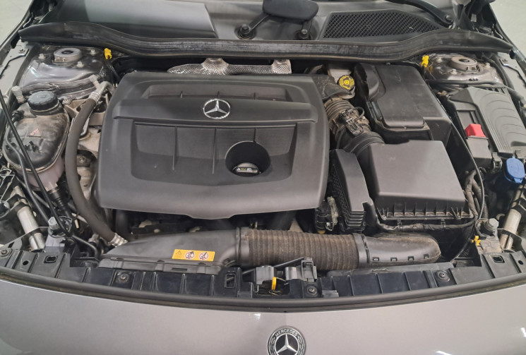 Mercedes GLA 180 D 109 Sensation 7G TOIT OUVRANT- ENTRETIEN A JOUR  - 