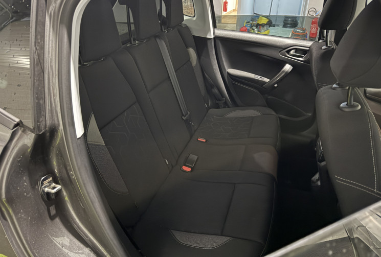 Peugeot 2008 1.2 82ch Style - Suivi 100% Peugeot, Distribution à jour