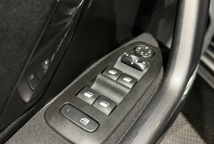 Peugeot 2008 1.2 82ch Style - Suivi 100% Peugeot, Distribution à jour