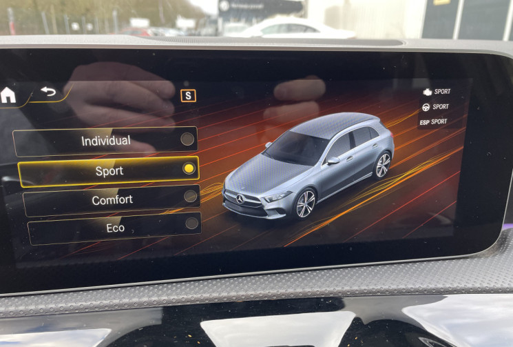 Mercedes Classe A 180 d 116 ch AMG Line 7G-DCT/TO /Apple CarPlay/ Suivi Mercedes 