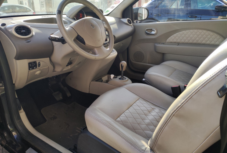 Renault Twingo II Phase 2 / 1.2 i INITIALE  75 cv Boîte auto