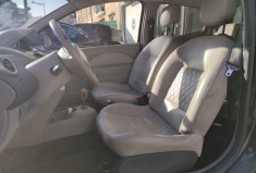 Renault Twingo II Phase 2 / 1.2 i INITIALE  75 cv Boîte auto