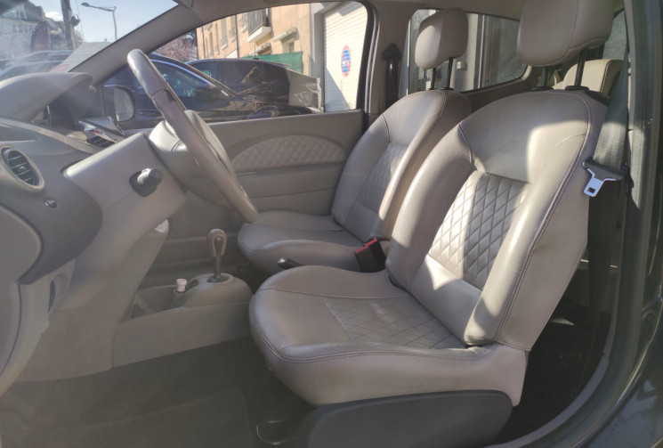 Renault Twingo II Phase 2 / 1.2 i INITIALE  75 cv Boîte auto