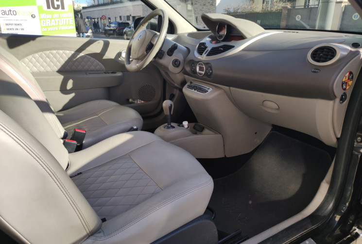 Renault Twingo II Phase 2 / 1.2 i INITIALE  75 cv Boîte auto