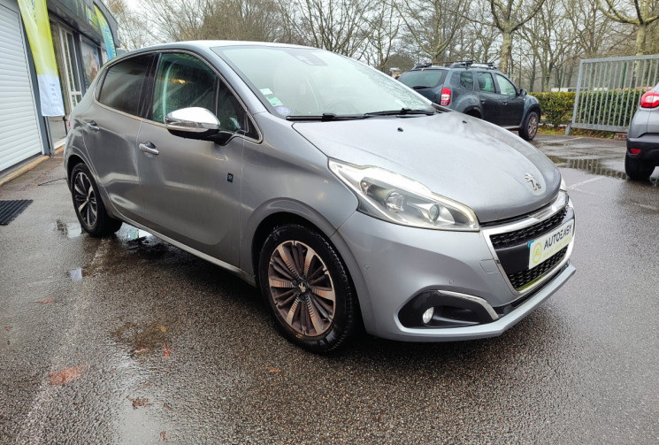 Peugeot 208  1.2 L 82ch Tech Edition / Distribution neuve