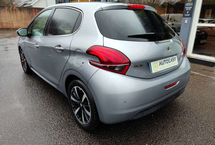 Peugeot 208  1.2 L 82ch Tech Edition / Distribution neuve