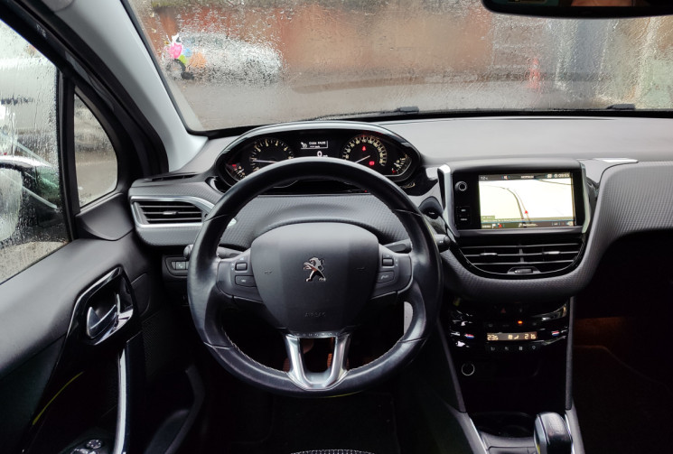 Peugeot 208  1.2 L 82ch Tech Edition / Distribution neuve