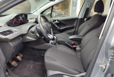 Peugeot 208  1.2 L 82ch Tech Edition / Distribution neuve