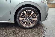 Peugeot 208  1.2 L 82ch Tech Edition / Distribution neuve