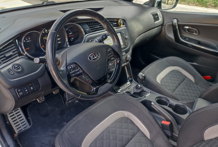 Kia Ceed 1.6 CRDI 136 CH - GT LINE - 50.530 KM - Camera - Radars - Bluetooth 