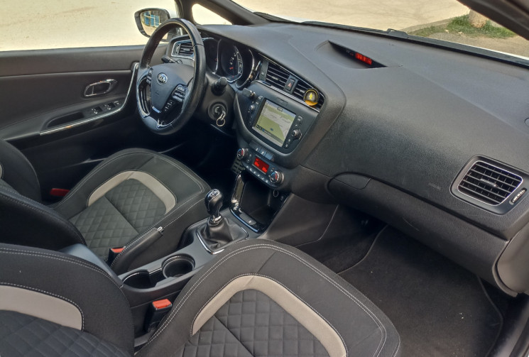 Kia Ceed 1.6 CRDI 136 CH - GT LINE - 50.530 KM - Camera - Radars - Bluetooth 