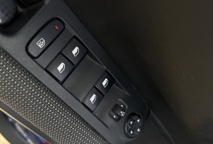 Citroën C3 Aircross 1.5 BLUE HDi 100 SHINE GRIP CONTROL / CARPLAY / GPS 