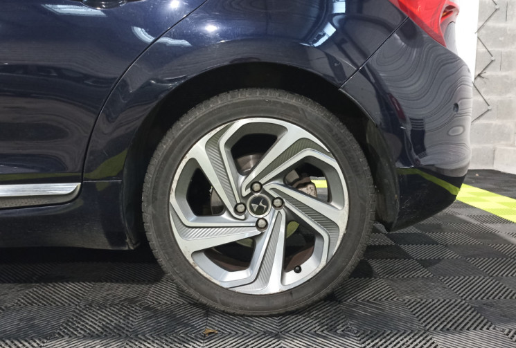 DS DS5 BlueHDi 180 ch Sport Chic S&S EAT6 / toit pano / Distribution OK / Vidange de boîte effectuée