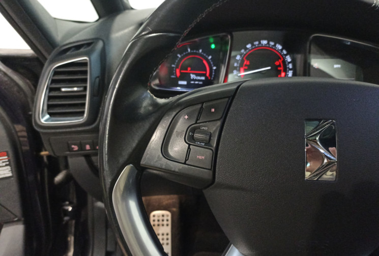 DS DS5 BlueHDi 180 ch Sport Chic S&S EAT6 / toit pano / Distribution OK / Vidange de boîte effectuée